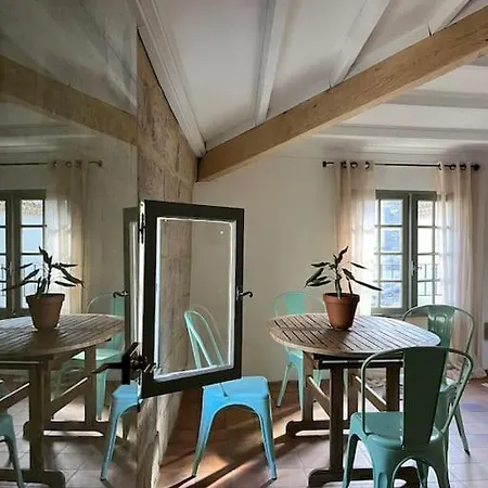 En Plein Centre Historique D'uzes