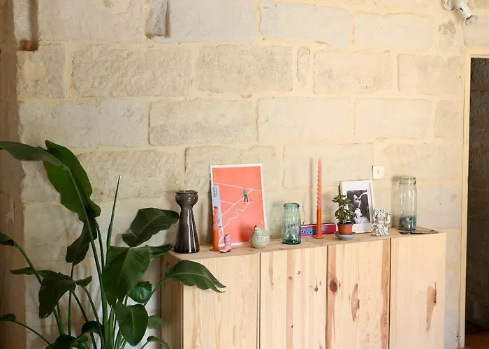 En Plein Centre Historique D'uzes Apartamento *
